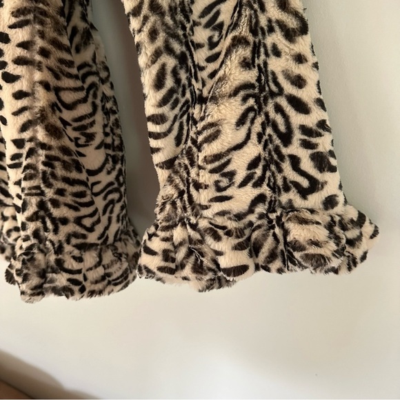 Damselle New York Faux Fur Cheetah Print Jacket - Picture 9 of 16